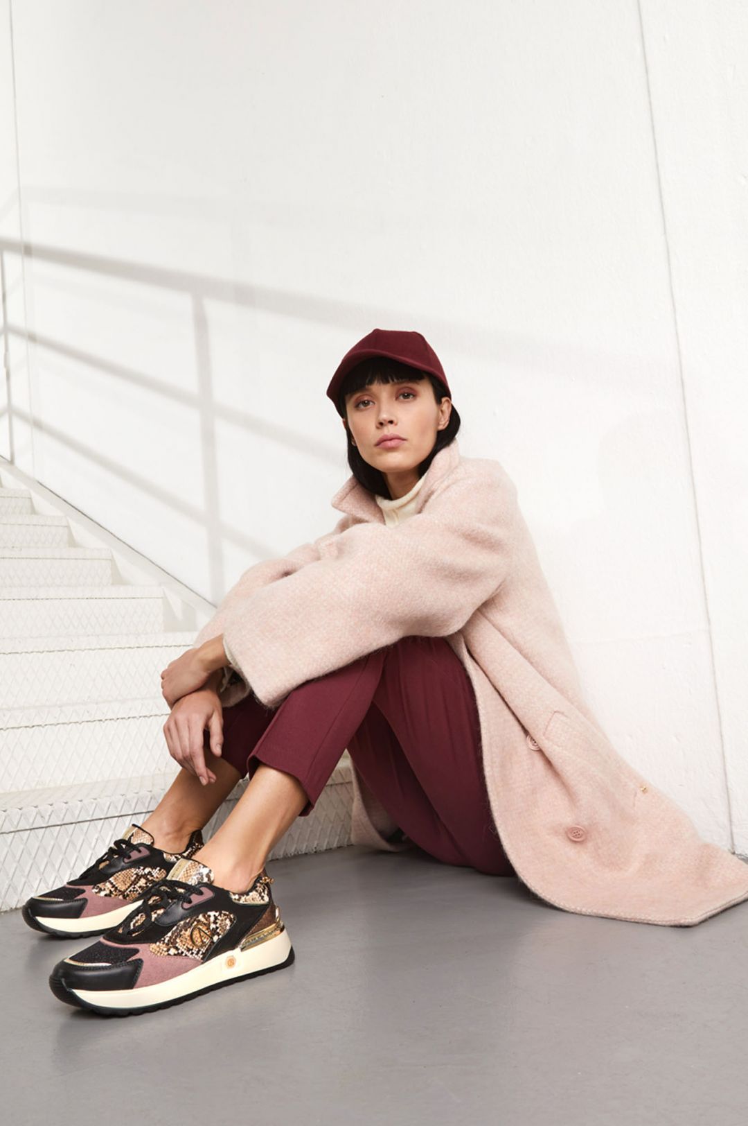 sneaker mit oberschuh aus animalier-mesh und kette