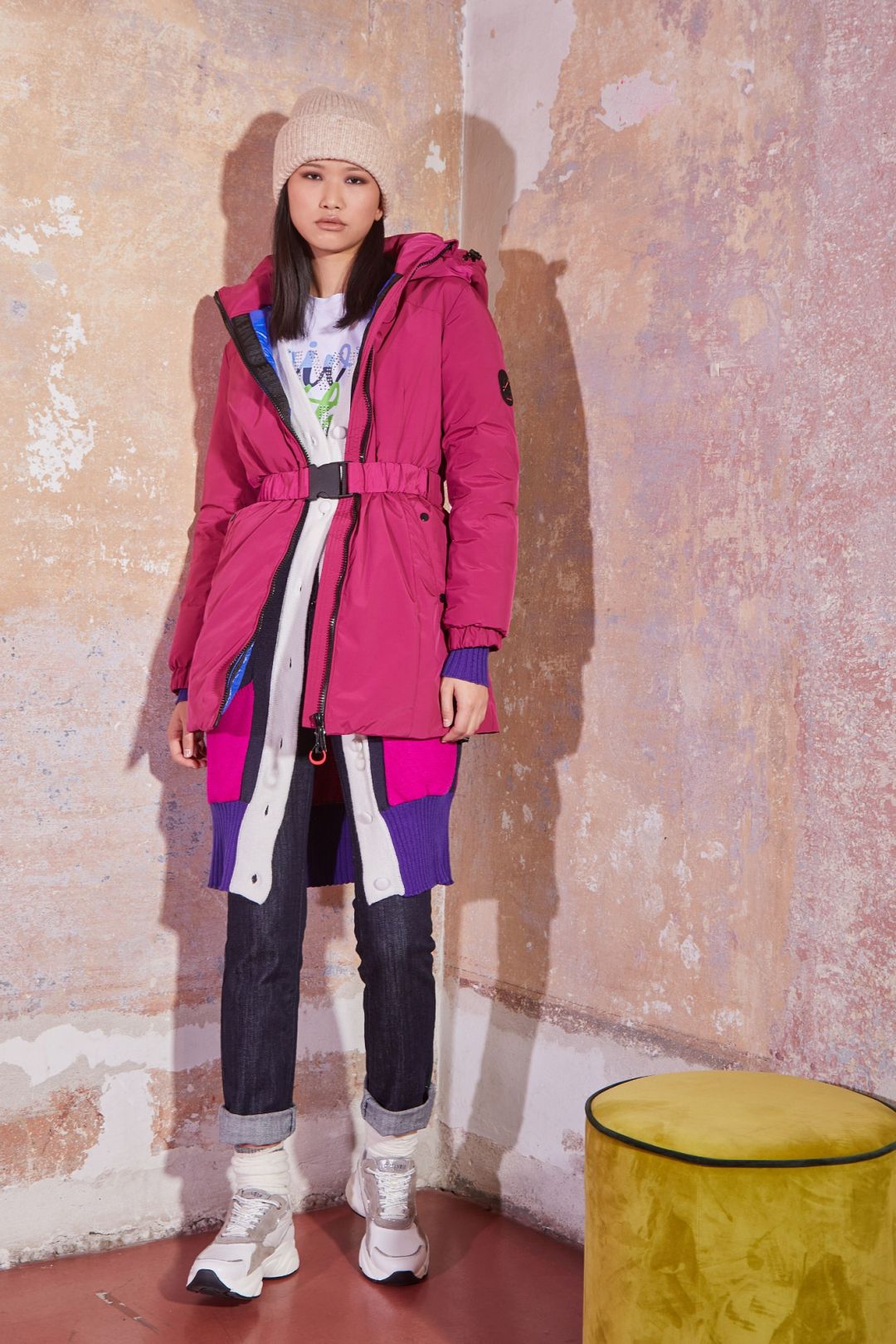 daunenjacke mit kapuze und elastischem gürtel